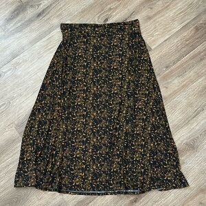 LuLaRoe Maxi Skirt Black and Gold Size 2xl Soft and flowy lightweight long skirt